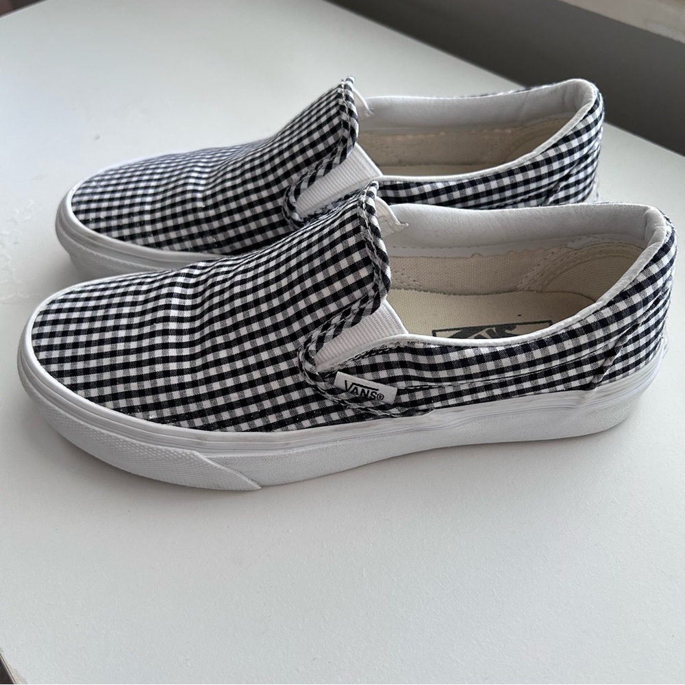 VANS Women’s Classic Slip-on Sneaker in Black and True White Gingham size 6